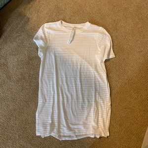 Lululemon T-shirt